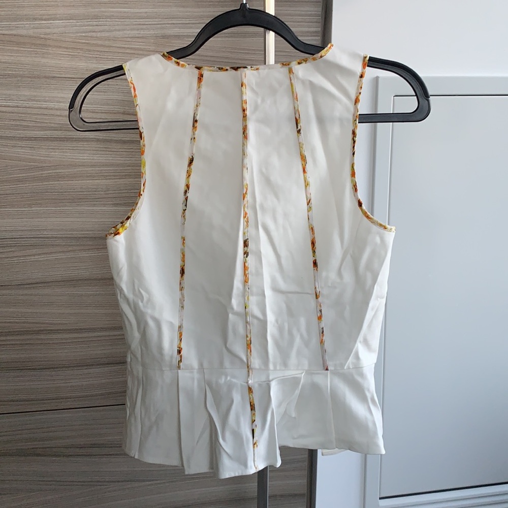 ✅ $10 ADD-ON ✅ Club Monaco white peplum sleeveless top ✅ $10 ADD-ON ✅ - Picture 3 of 10